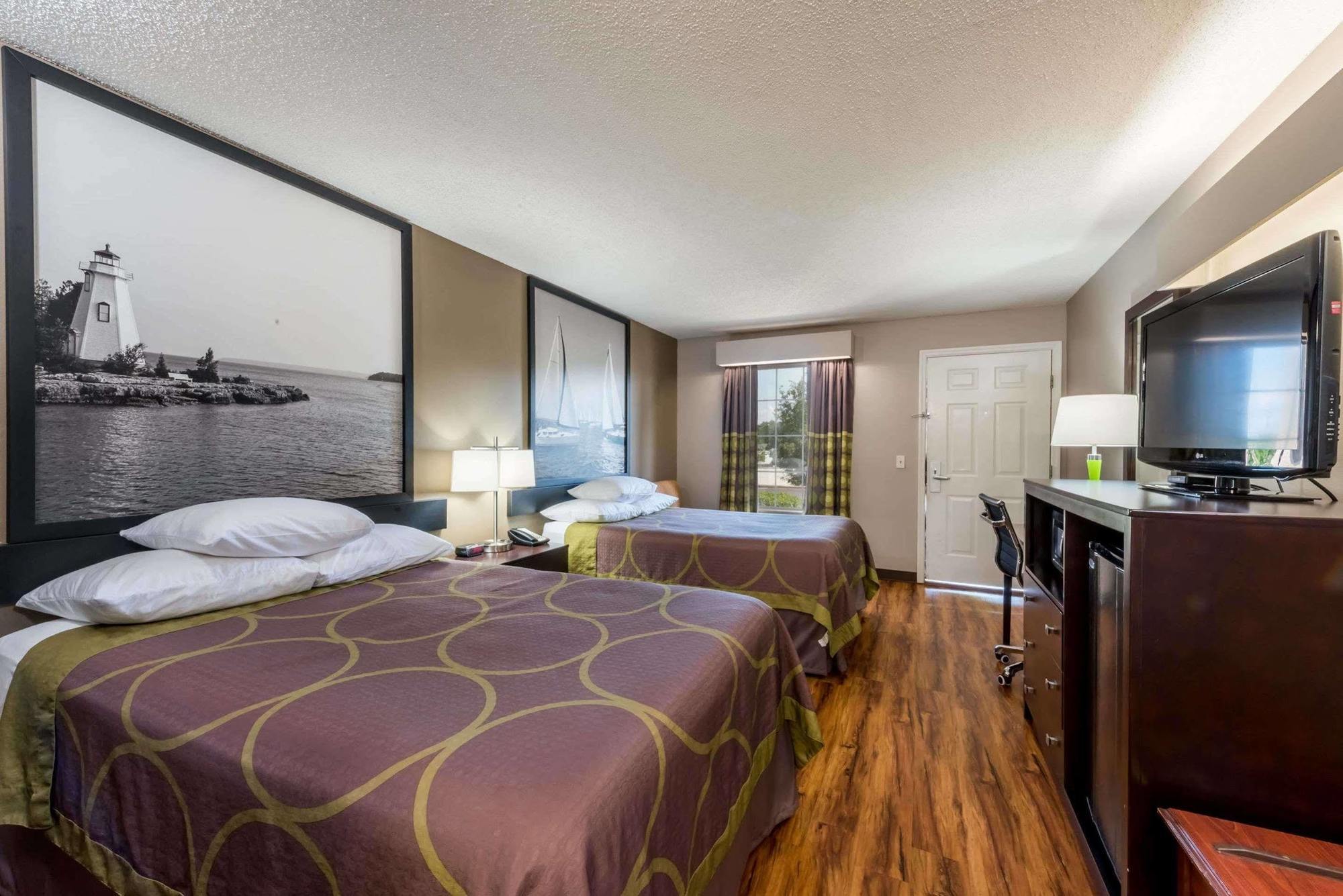 Super 8 By Wyndham Alexander Hotel 2*